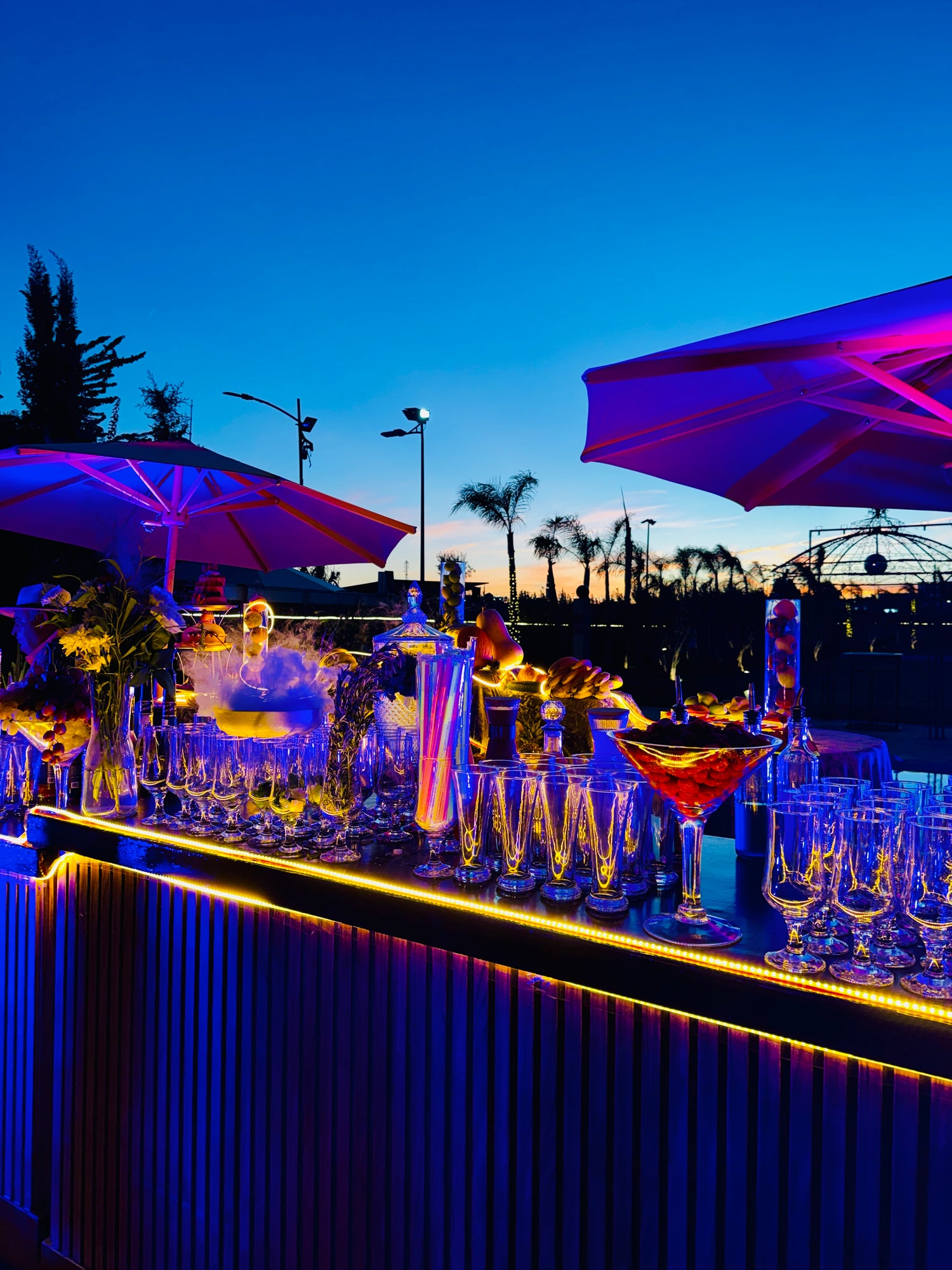 Espace cocktail du jardin de Dar Laaziza à Bouskoura, parfait pour un mariage ou une réception en plein air à Casablanca.