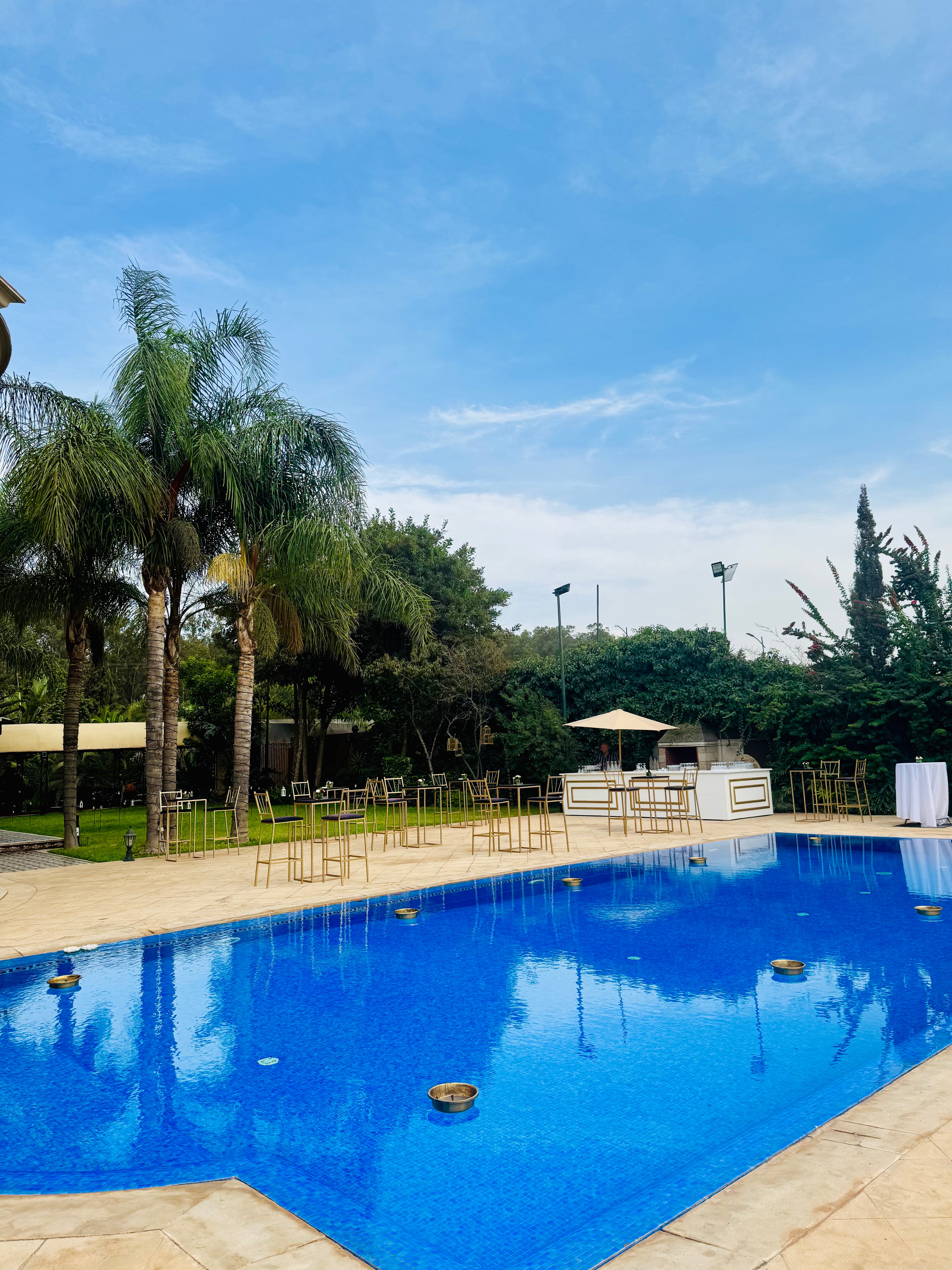 Terrasse piscine mariage Bouskoura Casablanca Dar Laaziza lieu réception extérieur